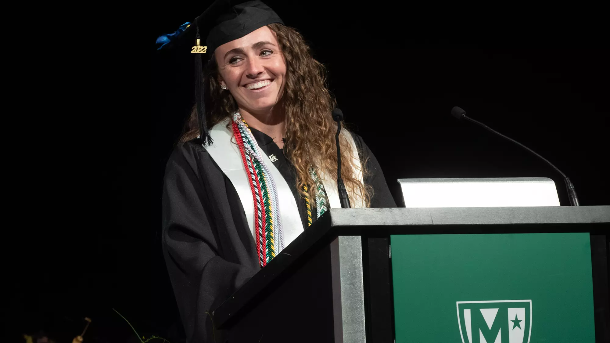 Jessie Rising addressing Class of 2022 at Undergrad Commentcement